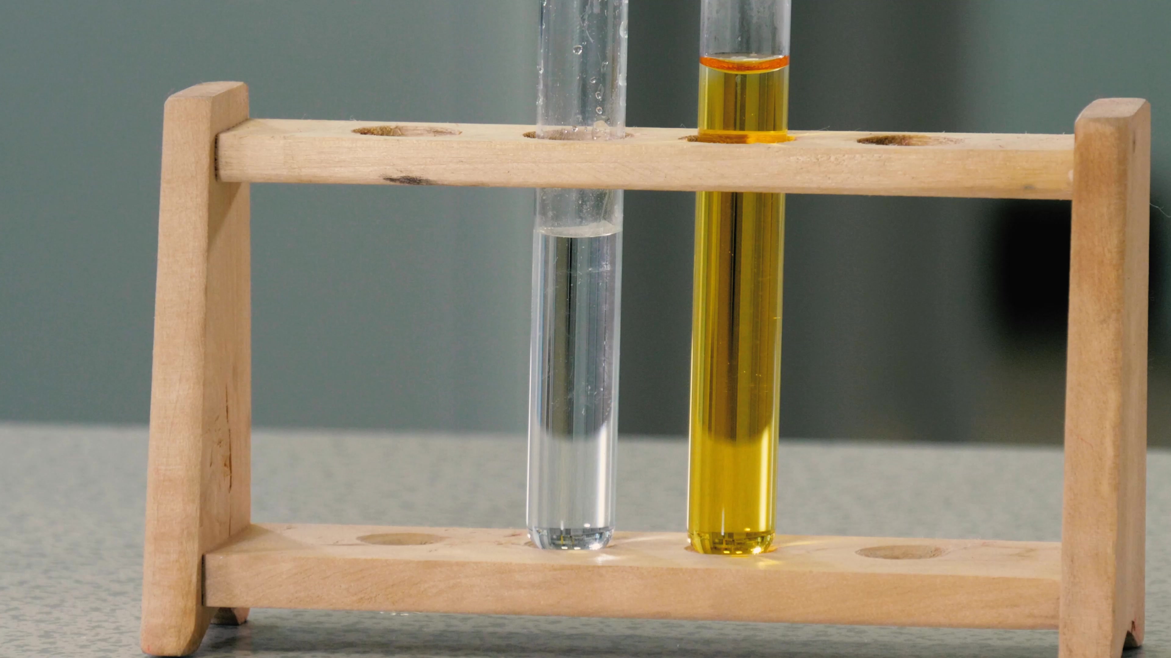 La producción de etileno y su reacción con agua de bromo vídeo