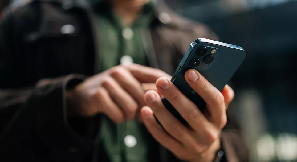 Meraviglie elettromagnetiche: la fisica alla base dei telefoni cellulari
