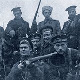 Un grupo de soldados durante la Revolución de Octubre de 1917 en Rusia