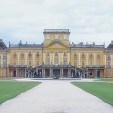 Фасад дворца Эстерхази в Фертёде, Венгрия (1760-е годы, барокко)