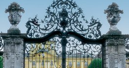 Кованые ворота дворца Эстерхази в Фертёде, Венгрия