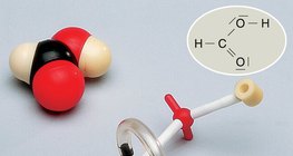 Полусферическая и шаростержневая модели молекулы муравьиной кислоты
