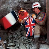 O momento do encontro entre o lado britânico e o lado francês no Túnel do Canal da Mancha