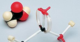 Полусферическая и шаростержневая модели молекулы уксусной кислоты