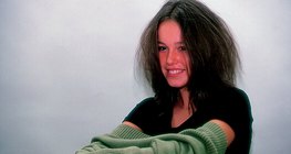 Надевая или снимая свитер, его электрический заряд противоположен заряду наших волос