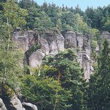 Песчаниковые скалы по краям Чешской котловины