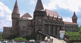 Замок Корвинов (Вайдахуньяди)