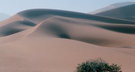 الكثبان الرملية في الصحراء