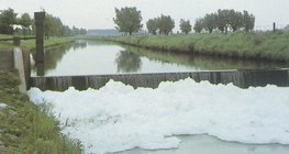 Загрязнение воды