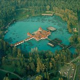 Uma imagem aérea do Lago Hévíz (Hungria)