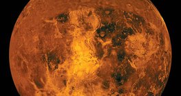 Поверхность Венеры, покрытую сплошным облачным покровом, можно увидеть только с помощью радара