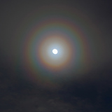 Lunar corona ở dạng vòng màu