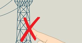 К высоковольтной линии электропередач (ЛЭП) приближаться опасно для жизни, не прикасайтесь даже к столбу!