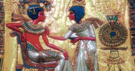 مسند ظهر عرش توت عنخ آمون