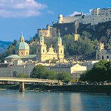Панорама Зальцбурга с замком Хоэнзальцбург на заднем плане