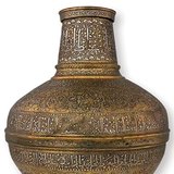 مزهرية عربية مزينة