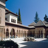 Moor mimarisinin incisi: Granada'daki El Hamra Sarayı'nda bulunan Aslanlı Avlu
