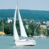 Яхта на озере Балатон (Венгрия)