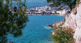 Paisaje romántico de la costa del mar Adriático