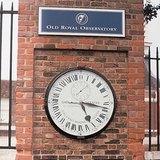 Часы показывают среднее время по Гринвичу