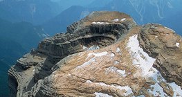 Складчатые слои горных пород