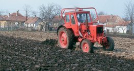 Вспашка земли на Большой Венгерской низменности