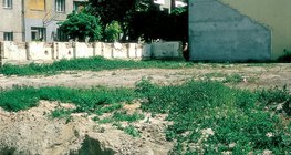 Заброшенная территория в городе