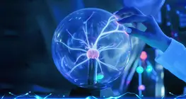 谁发现电子是带负电的？