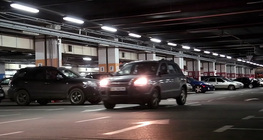 Un coche en movimiento
